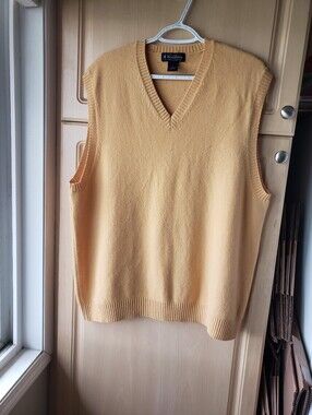 Brooks Brothers 100% Lambswool V-Neck Sleeveless Sweater Vest - Pale Yellow